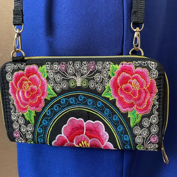 None Handbags - Embroidered Shoulder Purse
